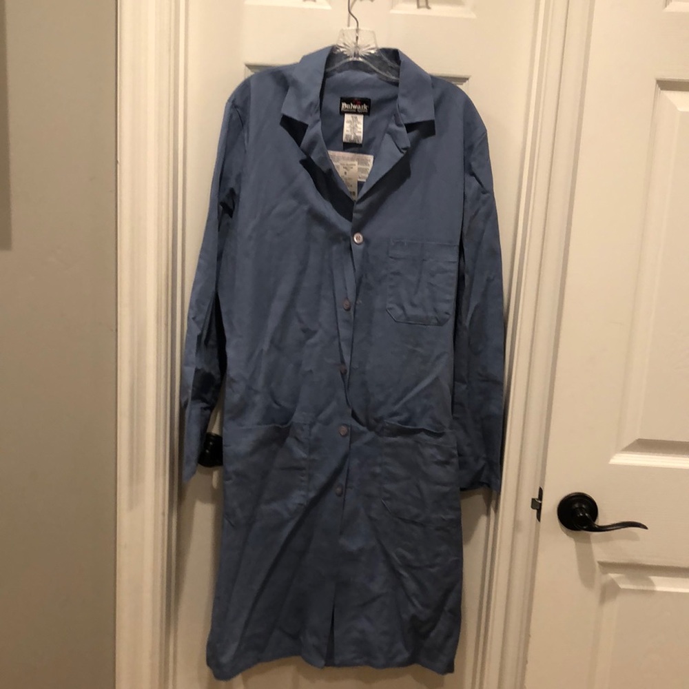 NWT Bulwark protective Apparel Lab Coat Size Small